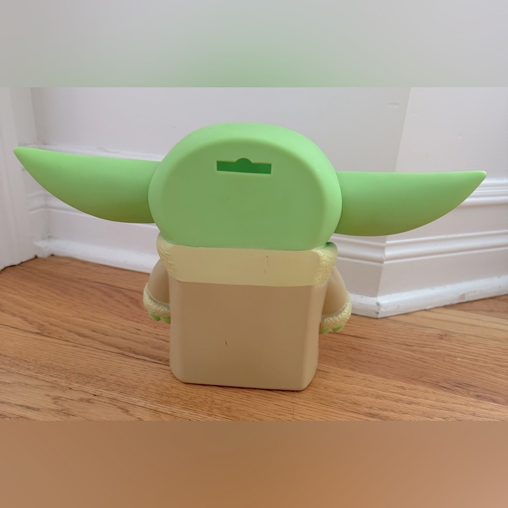 Grogu Coin Bank Star Wars Mandalorian The Child Baby Yoda Piggy Bank Collectable - Picture 2 of 3